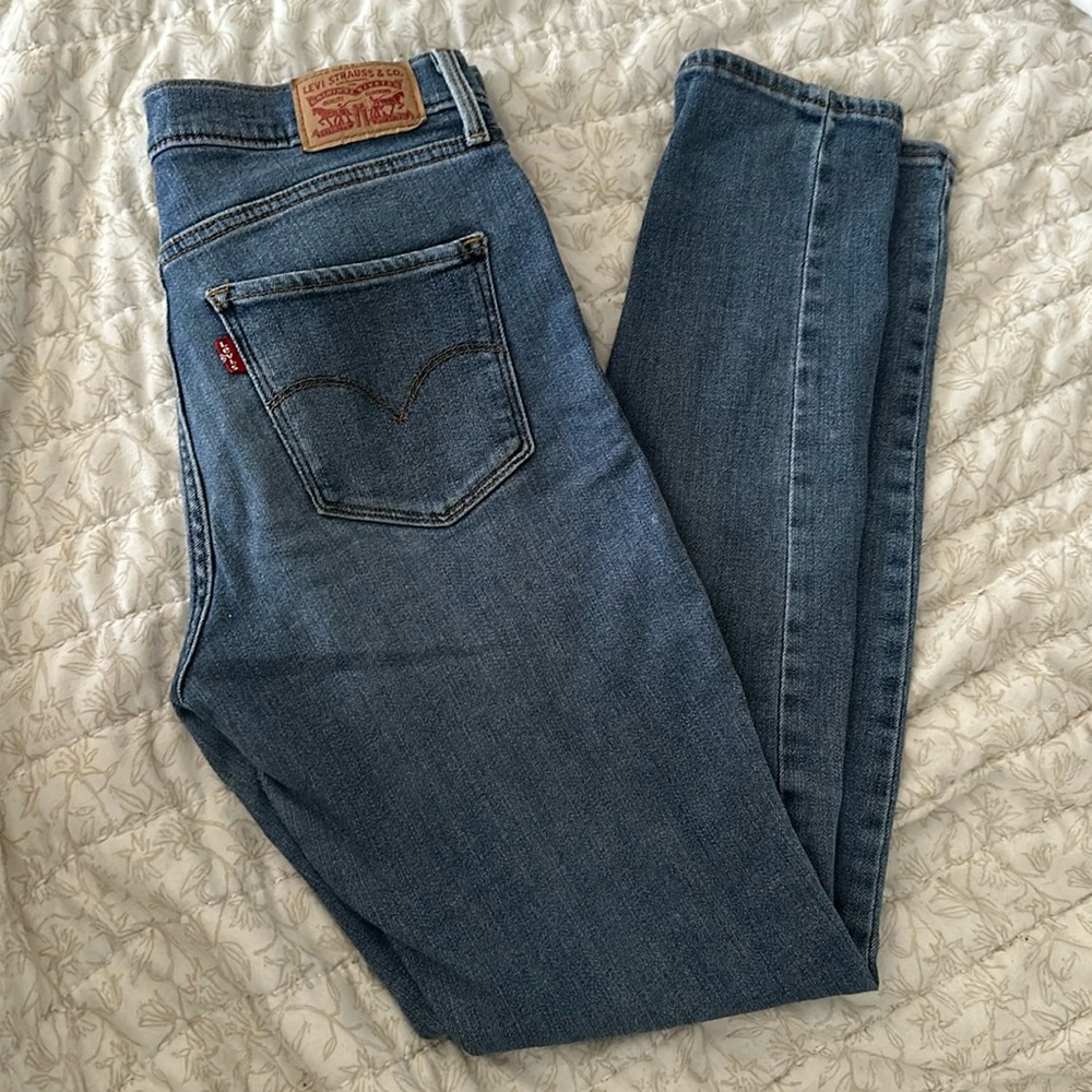 Levi’s 311 shaping skinny women’s size 27 medium wash